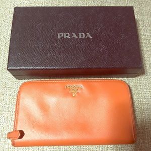 SOLD 🎀PRADA SAFFIANO LEATHER WALLET